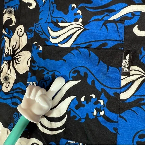 Vintage No Fear Hawaiian Shirt Mens M Dragon Print Rayon Blend USA 90s - Picture 2 of 8